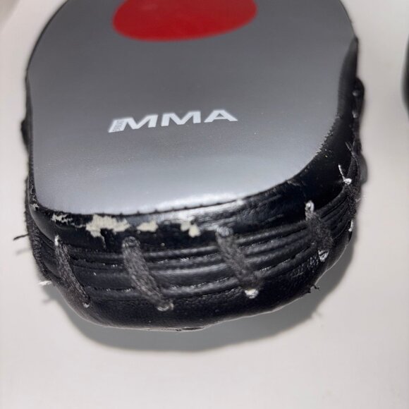 Everlast Boxing Advanced EverCool Mantis Punch Mitts One Size MMA Trainer Pads - Picture 4 of 8